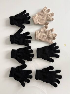 4 Pairs Kids Knit Ice Skating Gloves - 3 Black & 1 Cream